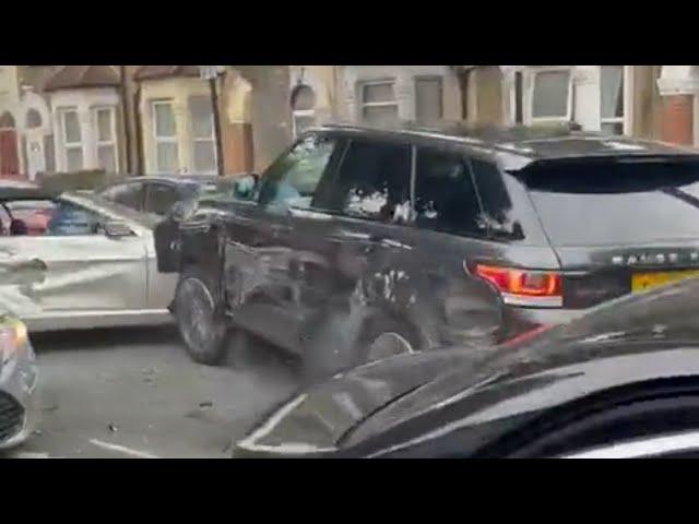 Range Rover Rampage | Wrecking Havoc Through Street Smashing Mercedes & BMW | Streets Of East Ham