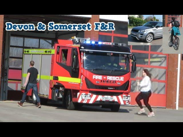 [RETAINED CREW ARRIVING] - Devon & Somerset Fire Engine Responding to fire call [UK]