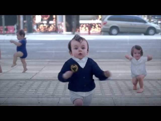 Реклама "Минеральная вода Evian". (evian baby&me hd реклама)