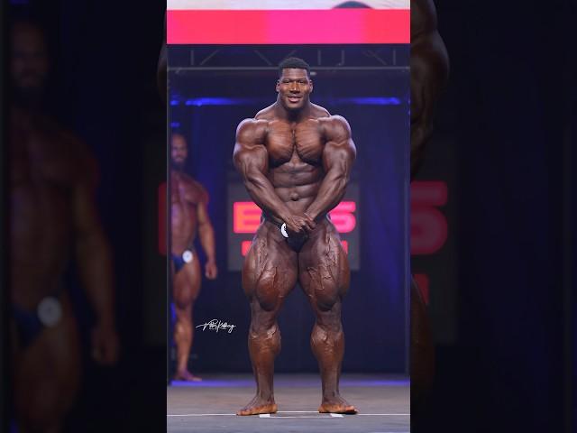 Rubiel ’Neckzilla’ Mosquera wins his IFBB pro card 