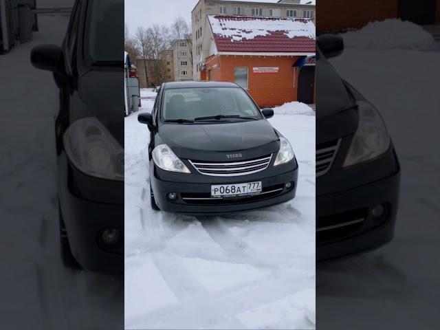 Nissan Tiida хэчбек норм смотрится  вид имеет 