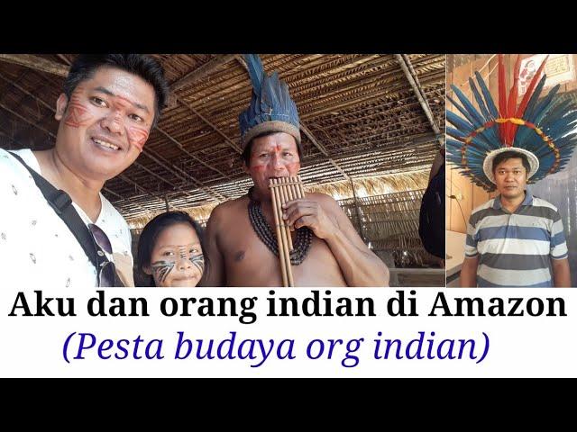 Suku Indian di pedalaman amazon menari bersama  pengunjung