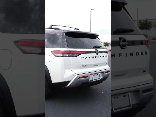 2023 Nissan Pathfinder SL | Universal Nissan