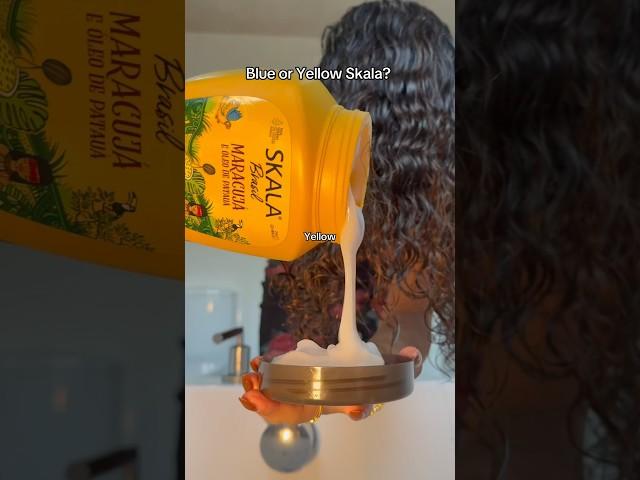 Blue or yellow skala? #skala #brasil #brazilianhaircare #curlyhair #curls