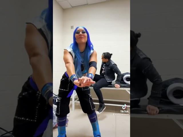 Shayna Baszler loves Mia Yim Dancing  #wwe #smackdown #wweraw #shaynabaszler #miayim #funny