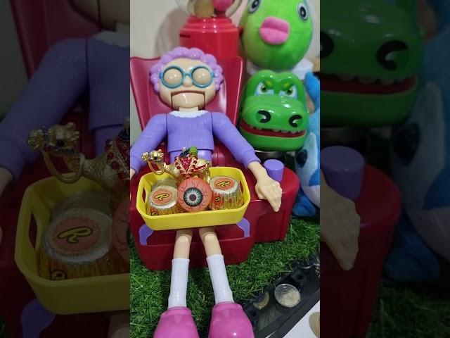 crazy 1M VIRAL ‼️ Greedy Granma with Golden Camel🪅️🟡🟢 ️ #shorts #trending #viral