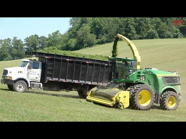 956 hp JOHN DEERE 9900 Forage Harvester Chopping Alfalfa