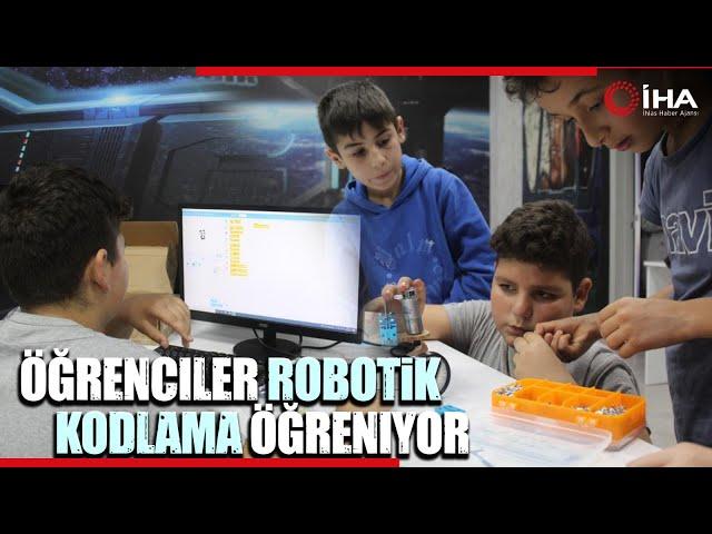 Öğrenciler Robotik Kodlama Öğreniyor