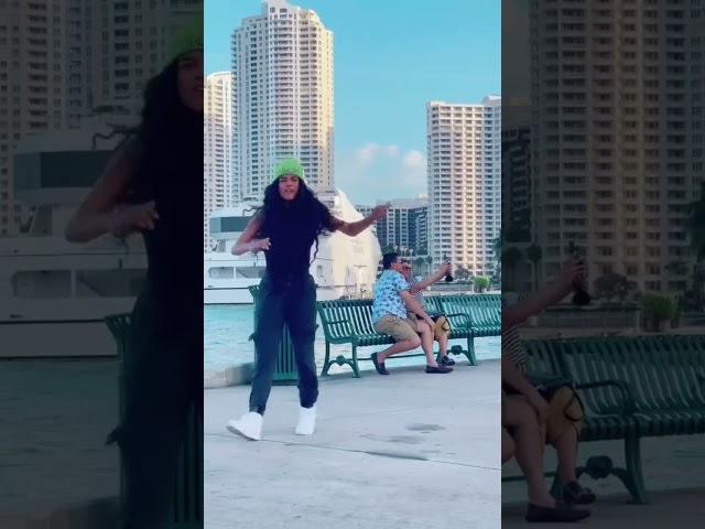 Girl shuffles in Miami in public #shuffle #dance #shuffledance #miami #cuttingshapes #dancer