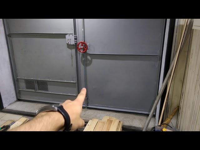 Locking mechanism for garage doors