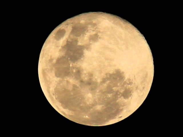 Canon 60D Video Test - Full Moon - EF-S 18-200mm