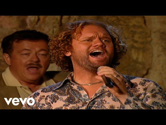 Bill & Gloria Gaither - It Is Well With My Soul [Live] ft. Guy Penrod, David Phelps
