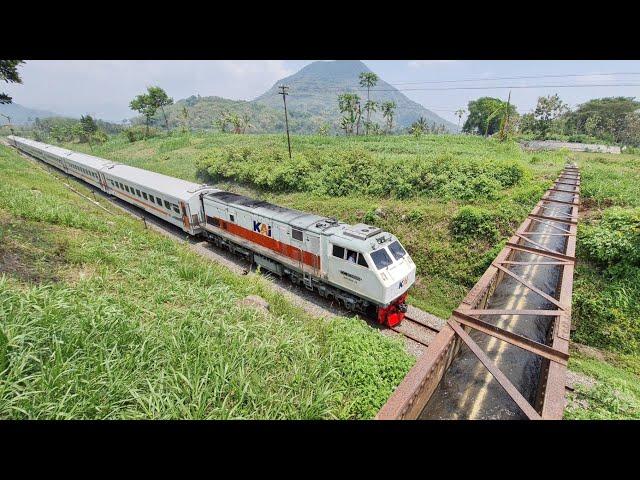 TALANG AIR MELINTANG DI ATAS REL KERETA SEKARANG MULAI SULIT DITEMUKAN.