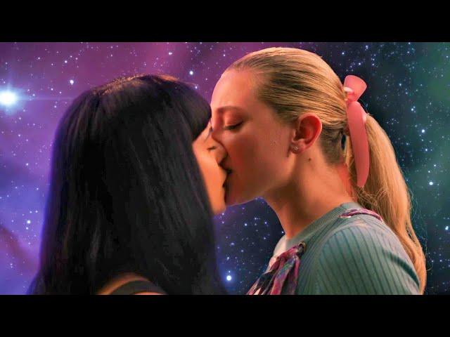 Betty and Veronica Kiss | Riverdale 7x14