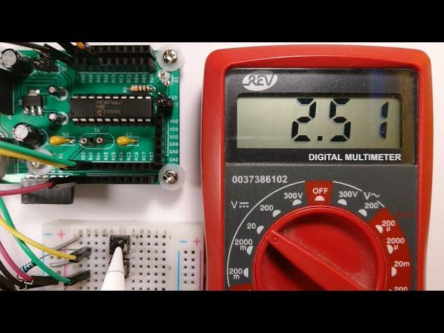 PIC18F16Q41 DAC 8 Bit Auflösung ist genauer, als 5 Bit, hier ist das Beispiel ca. 2,5 Volt Erzeugung