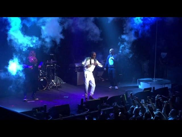 Snoop Dogg rockin the Fillmore in San Francisco