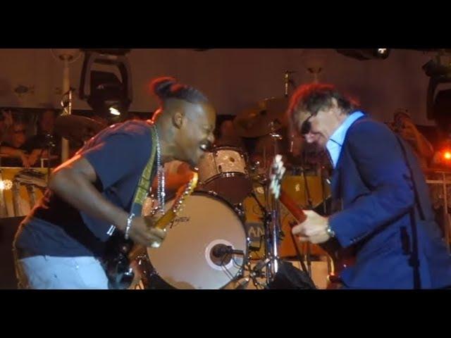 Best guitar duel ever! Joe Bonamassa and Eric Gales~John Henry