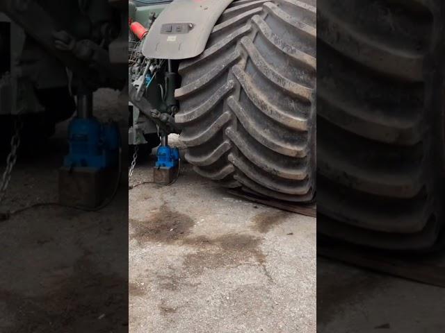 Duniya ka sabse bada tyre ! #shorts #viral #tyre #tractortyre