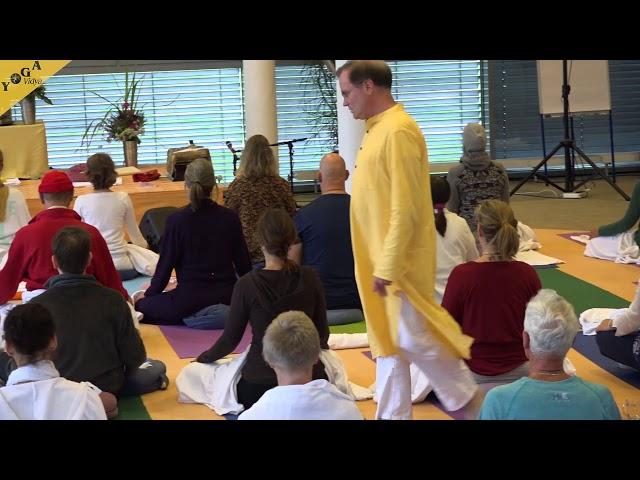 Yogastunde - mit Sukadev - 15 Jahre Yoga Vidya Bad-Meinberg