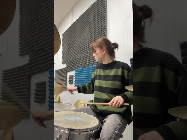 Переходим на кардан🫡 #girldrummer #rock #rockgirl #drums #drumcover #y2k