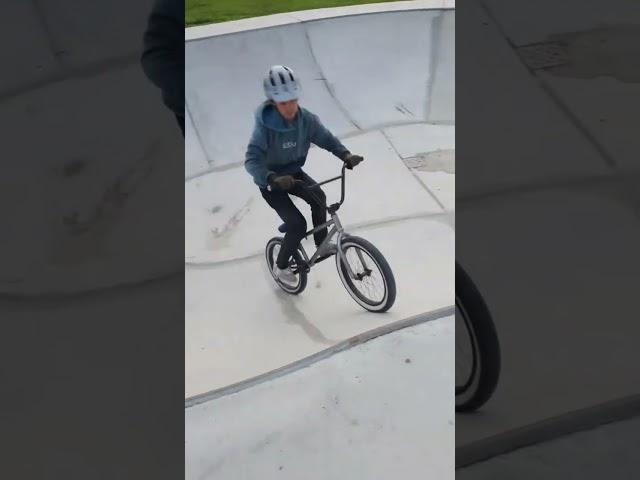 Awsome ride #bmx #tricks #skatepark