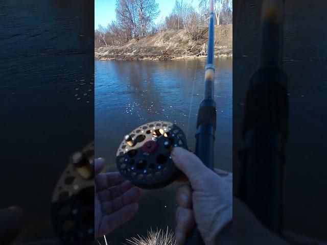 1)Для рыбалки "водяной змей" своими руками из изогнутой палки. Испытания.