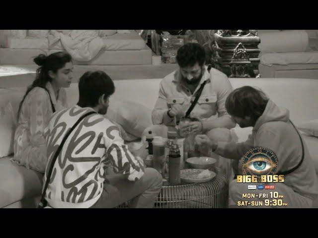 Bigg Boss 18 LIVE: Vivian Ne Bnaya Rajat K Liye CAKE, Karanveer Ne JOOTHA Kia Vivian Ka KHANA