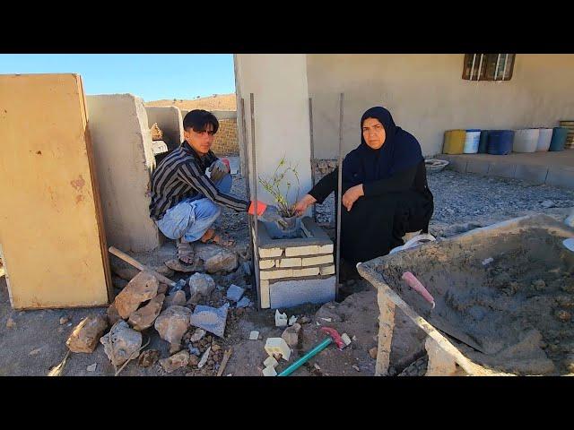 "Wonderful gardens: beauty and peace in front of the pillars of the house with Abu's hands"