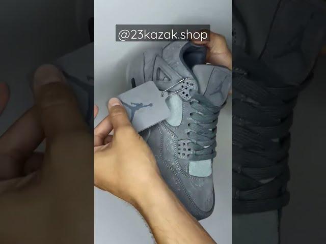 Nike Air Jordan 4 Retro x KAWS