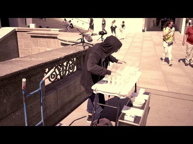 SERGEY KARAMYSHEV Amazing Musical Glasses Street Performance Museumsinsel Berlin James-Simon-Galerie