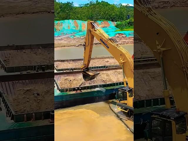 #excavator #dredging #digger #construction #komatsu #heavyequipment #diggermachine #mining