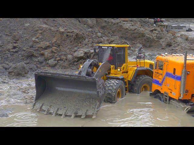 Volvo  L250G Loader Rescues Trucks Stuck in Mud!