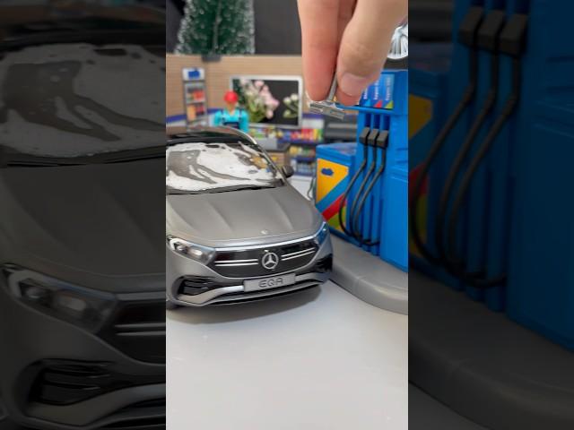 Small but big! The realistic foam show of the miniature Mercedes EQA has started.#car #cars #diecast