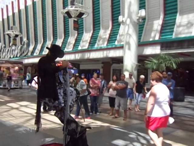 Amazing Vegas Street Magician (Fremont Street Experience)