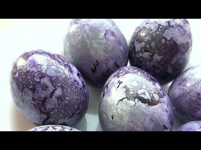 Красим яйца на Пасху в чае каркаде / Необычные мраморные яйца без химии
