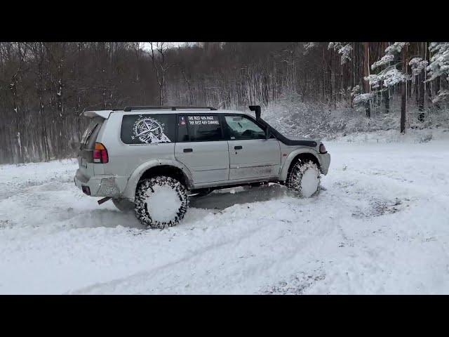 Mitsubishi Pajero Sport 3.0 V6 Hard Off Road in Snow