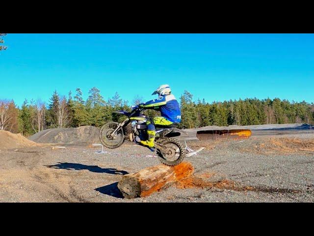 Log jumping - first time practice | Yamaha WR250F 2023 | enduro | Haninge MK