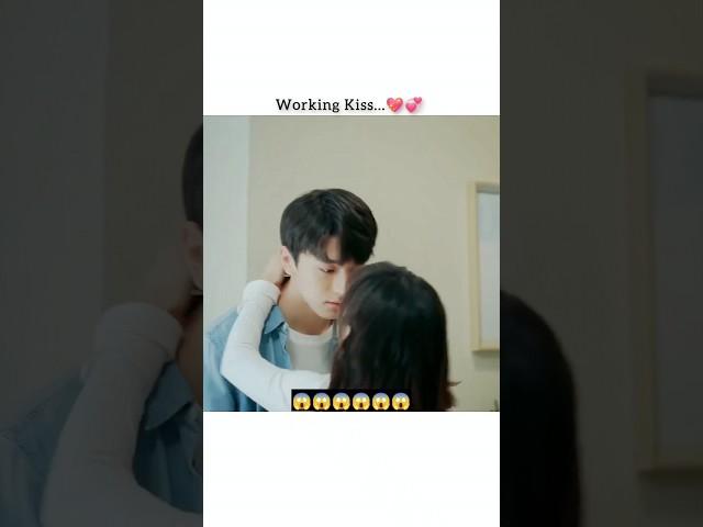 Working kiss #Couplegoals#Hotshot#Tiktok#Viral#kissing