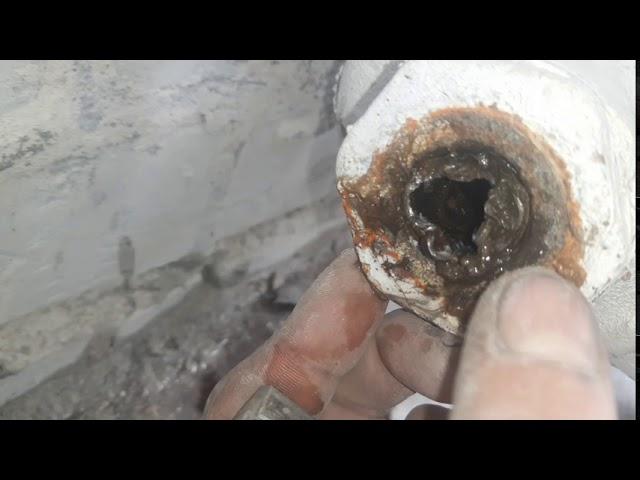 Обламалась резьба в батарее!Broken thread in the heating radiator