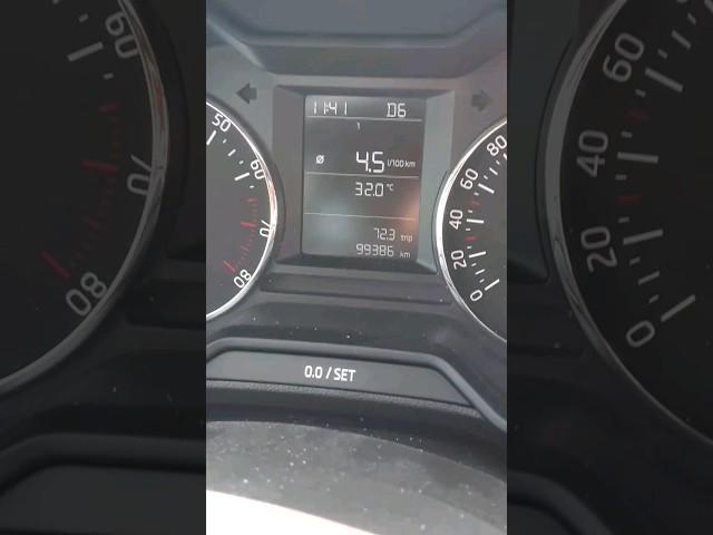 Расход 4,5л на трассе                              #авто #шкода #октавиа #трасса #дальнобой #расход