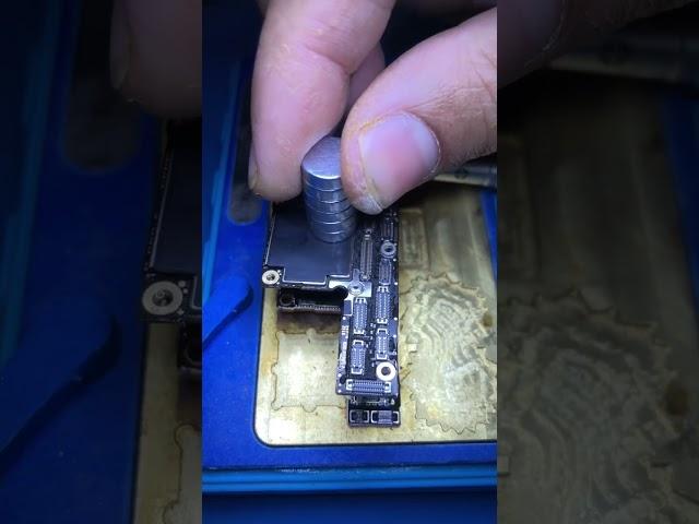 iPhone XS magnetic #sktech #repairmobile #electroniccomponents #cellphonesolution #iphonerepair