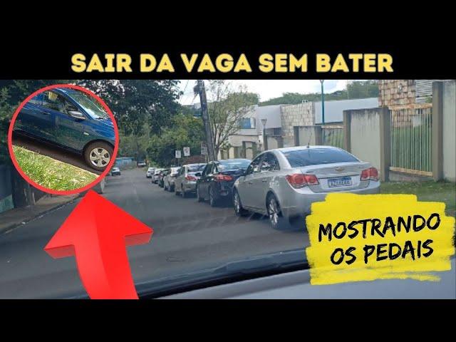 Sair com o carro estacionado na descida (mostrando os pedais)