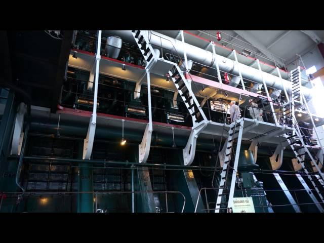 World's largest Diesel Engine starting