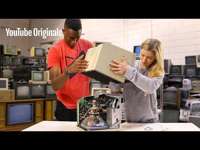 A look inside the original Macintosh