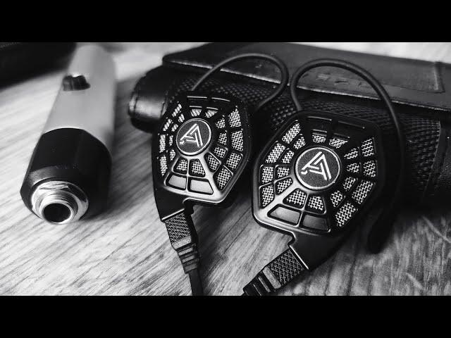 Audeze Isine 10(Чёрно-белый) vs CVJ Seven(Физика звука).