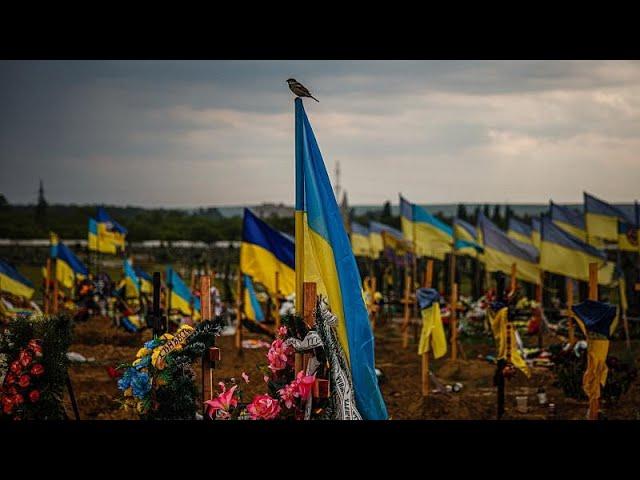 ВИДЕО: похороны и траншеи в Харькове, ужасающие разрушения в Бородянке