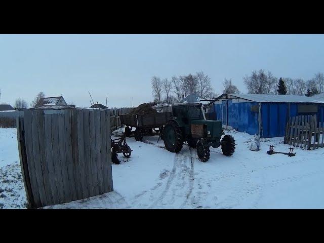 Т-40АМ: вспашка окончена, масложор найден, а навоз вывезен. Собираю подснежники, утепляю коровник.