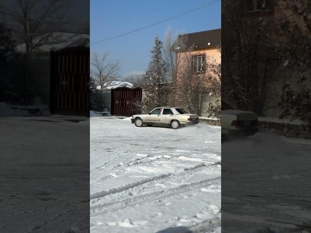 Мерсовод дрифтует на 190 мерсе #мерседес