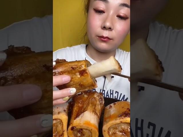 Chinese Asmr eats bone marrow