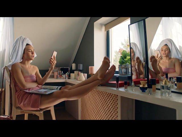 Angelina Strechina feet soles in front of the mirror (Russian actress)